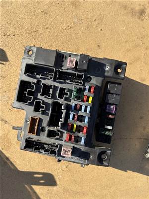 Mitsubishi Outlander II 2.2 DI-D 4WD biztosíték panel 