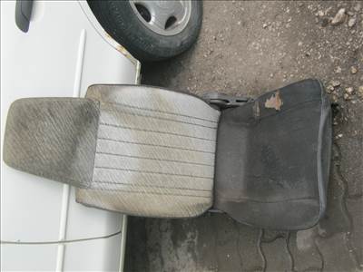 Mazda E 2200 vezetőülés 