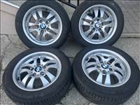  5x120 lyukosztású 17" újszerű (gyári felni) alufelni, rajta 205/55 használt Michelin nyári gumi 