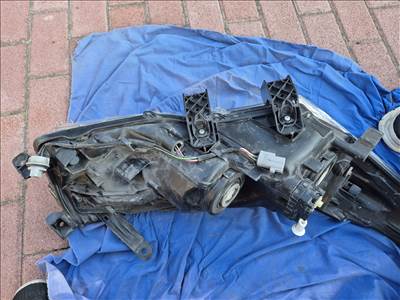 Toyota Corolla bal első fényszóró  8115002e7100