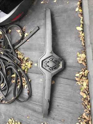 Renault Master III Első lökhárító felső díszrács embléma tartó keret 623829053r 623104199r