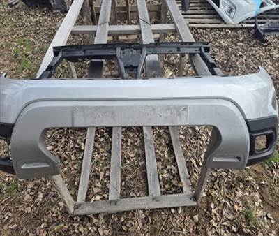 Dacia Duster II első lökhárító ÜRESEN ezüst 2017-től 620221776R