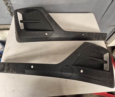 Renault Master III bal/jobb első ködlámpa rács/takaró 2010-től 263368383R  263310842R