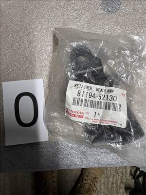 Toyota Urban Cruiser Bal fényszóró javító fül 81194-52130
