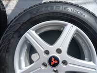  5x114.3 lyukosztású 16" újszerű alufelni, rajta 215/70 használt Nokian téli gumi gumi 
