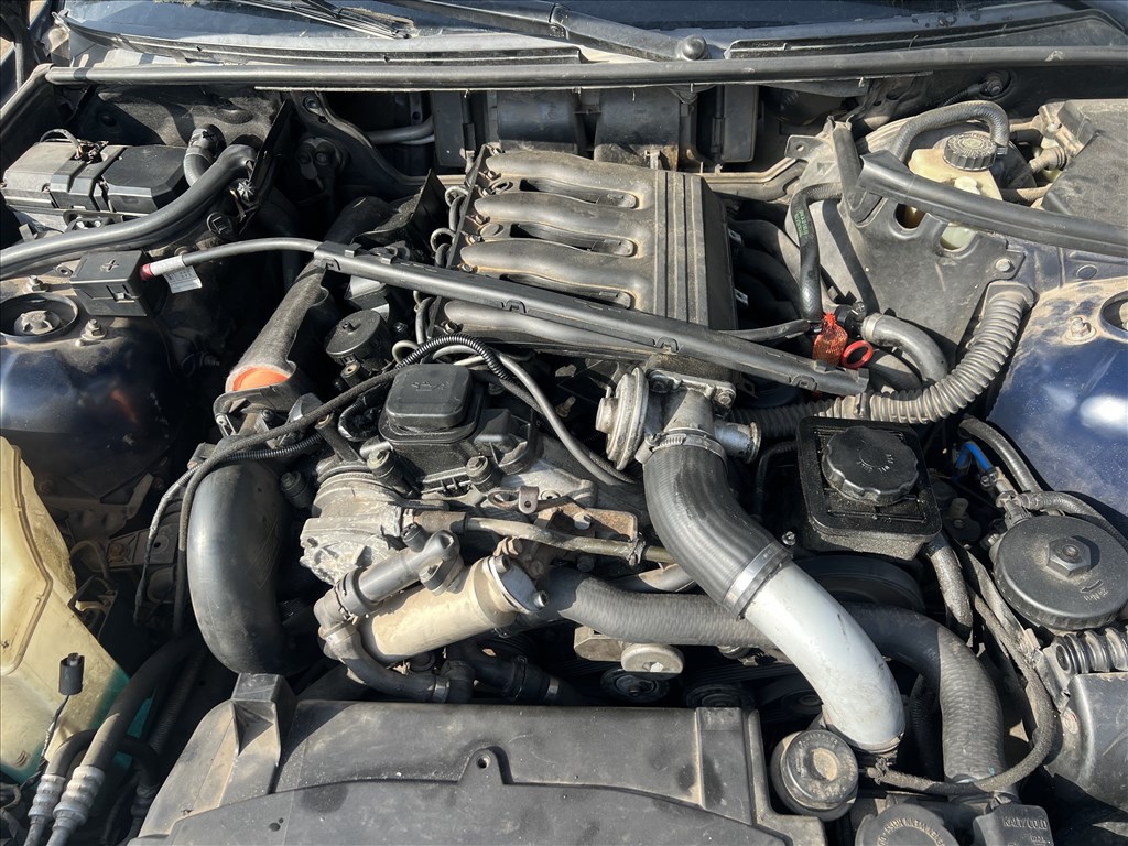BMW E46 2.0D bontott alkatrészei 4. kép