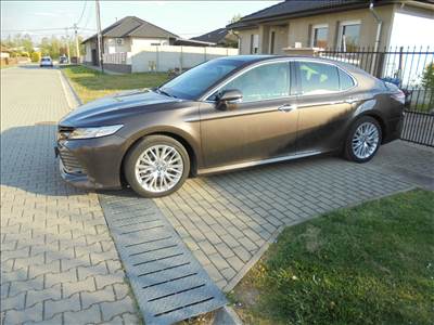 Toyota Camry 2.5 hibrid full Extra Mo-i kitűnő állapotban eladó 