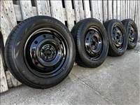  Suzuki Swift 4x100 lyukosztású 15" újszerű  lemezfelni, rajta 175/65 újszerű Maxxis nyári gumi