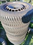  4x100 lyukosztású 15" Toyota Yaris IV lemezfelni, rajta 185/65 újszerű Sumitomo téli gumi 7,5 mm