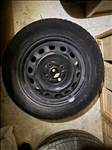  4x100 lyukosztású 14" használt (gyári felni) lemezfelni, rajta 185/55 eldobós Dunlop nyári gumi