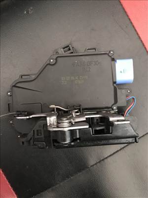 Volkswagen Jetta V jobb első zár 3D1837016AE