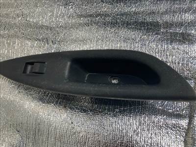 Mazda 6 (1st gen) jobb hátsó ablakemelő kapcsoló gj6a685li