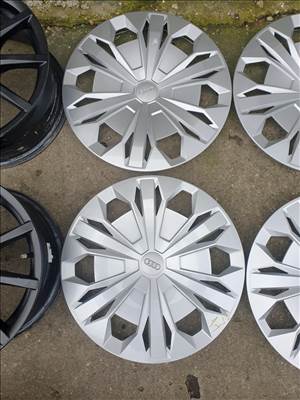 17-es Gyári Audi dísztárcsa 30000ft a 4db/85/