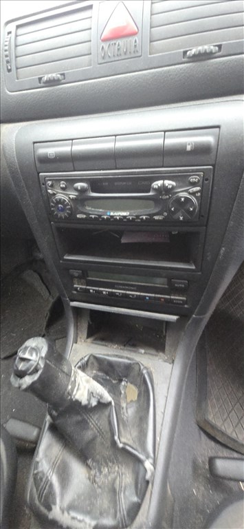 Skoda Octavia I bontott alkatrészei 1.6i BFQ 27. kép