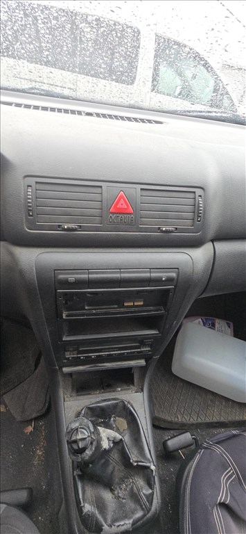 Skoda Octavia I bontott alkatrészei 1.6i BFQ 37. kép