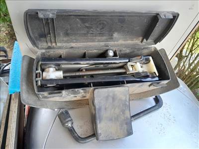 Peugeot 206 gyári emelő 