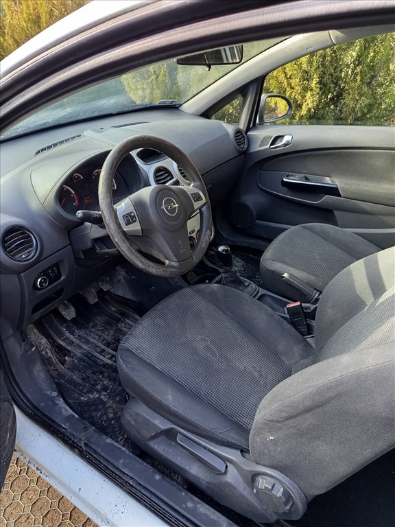 Eladó Opel Corsa D haszonjármű 2. kép