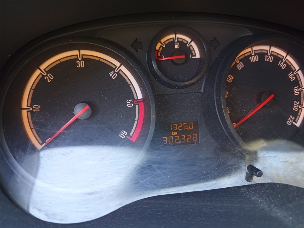 Eladó Opel Corsa D haszonjármű 3. kép
