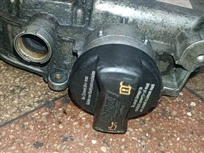 Volkswagen Touran I Olajbeöntő Sapka *153552*