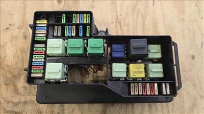 BMW 318 E36 motortéri biztosítéktábla 61131387590