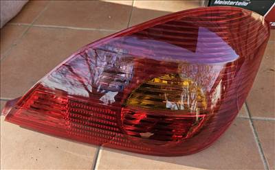 Opel Tigra TwinTop Jobb hátsó lámpa PIROS színű