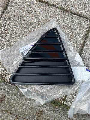 Ford Focus Mk3 Első lökhárító alsó díszrács 