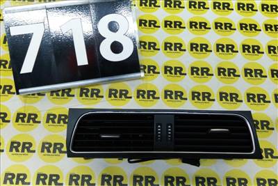 Audi A4 8K műszerfal középső  szellőző rács  8t1820951c