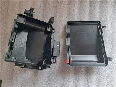 Citroën C4 Picasso II biztosíték doboz 9804681980 9678633380