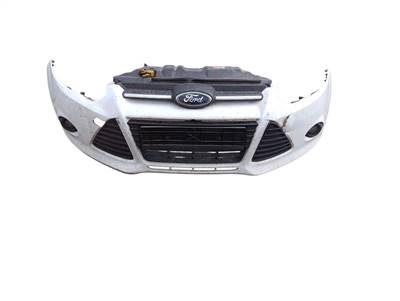 Ford Focus Mk3 Első lökhárító sérült 