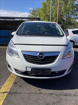 Opel Meriva B bontott alkatrészei