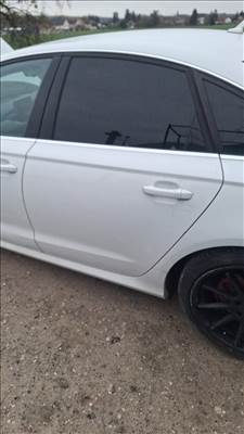Audi A6 (4G) Bal hátsó ajtó LY9C