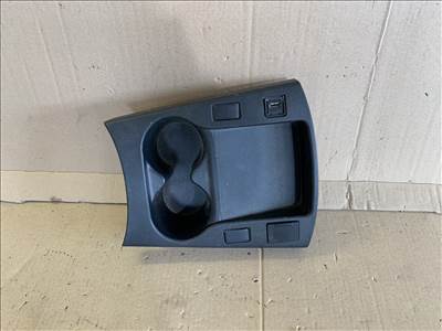 Nissan Leaf pohártartó