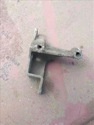 Audi 80 (B3 - 89), Volkswagen Passat B3, Volkswagen Golf II 1.8 benzines szervószivattyú tartóbak  027145531