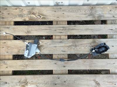 Peugeot 5008 I bal hátsó ajtózár 