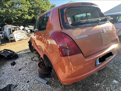 Suzuki Swift 1,3 GLX benzines alkatrészek eladó’
