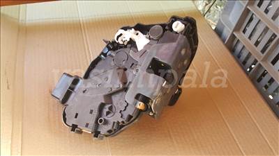 Volvo 30699803 S40 V50 jobb h. ajtózár