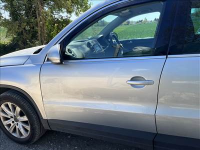 Volkswagen Tiguan I Bal első ajtó LA7W