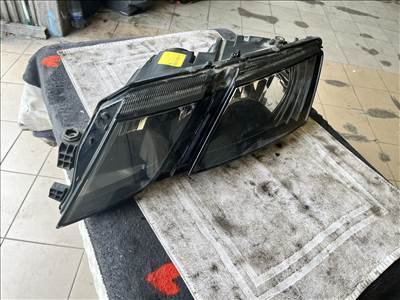 Eladó Skoda Octavia balos fényszóró alatti díszléc 