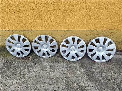 4db Toyota 15" dísztárcsa -Eredeti Toyota