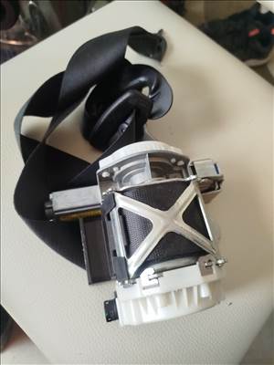 BMW 2-es sorozat F22 jobb és bal biztonsági öv  7284488