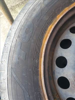  15" használt lemezfelni, rajta 195/65 eldobós gumi 
