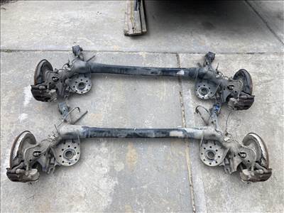 Toyota Yaris (XP130/XP150) Yaris 3 tárcsafékes hátsó híd komplett futómű 