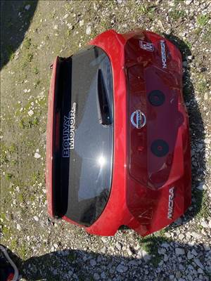 Nissan Micra K14 sérült csomagtérajtó hátsó szélvédő 