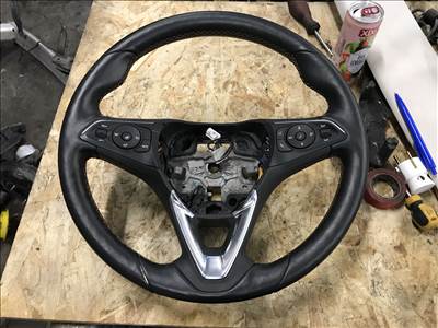 Opel Crossland X multikormány