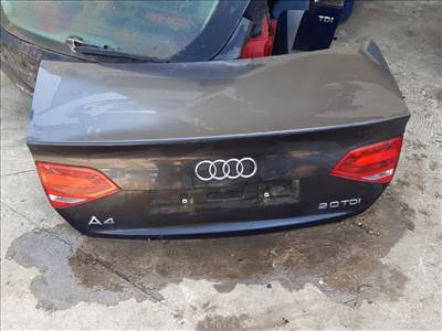 Audi A4 B8 csomagtérajtó kompletten Angol lámpa van benne.