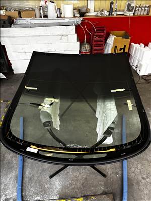 Tesla Model 3 hátsó szélvédő  147292599c