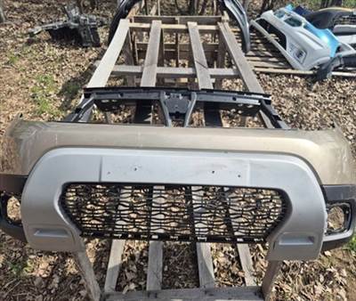 Dacia Duster II első lökhárító +díszrács 2017-től 620221776R