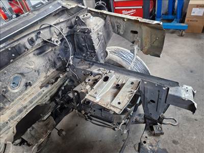 DACIA DUSTER bal első nyúlvány, bal első negyed