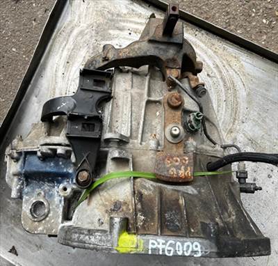 Renault Trafic II/Nissan Primastar/Opel Vivaro A 2.0dci sebességváltó PF6009 6 seb. mechanikus 2006-