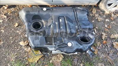 Volvo 31277422 S60 S80 V70 XC70 üzemanyagtank